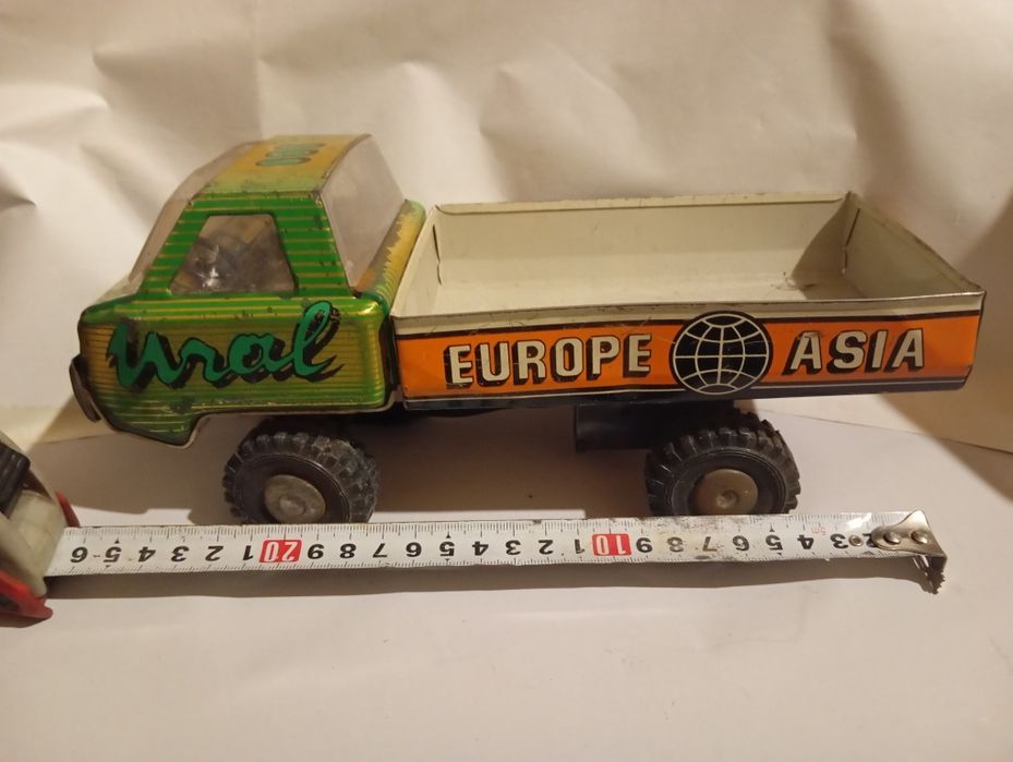 5 жестяных машинок под реставрацию.  Одним лотом.