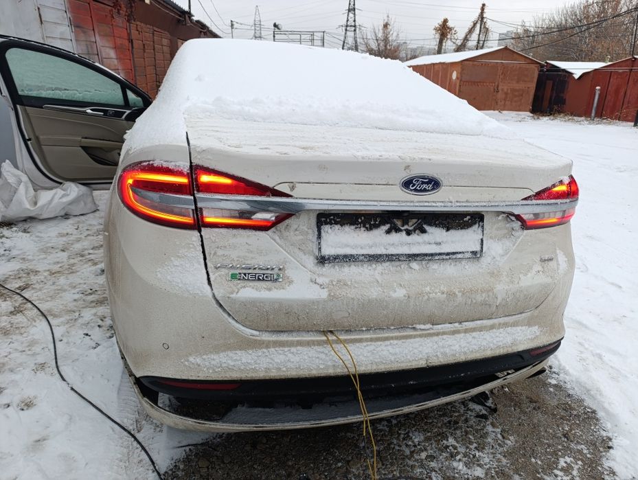 Накладка крышки  багажника   форд фьюжн