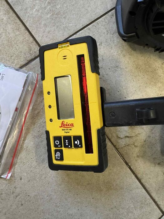 Laser krzyżowy - Leica Rugby 620 - niwelator