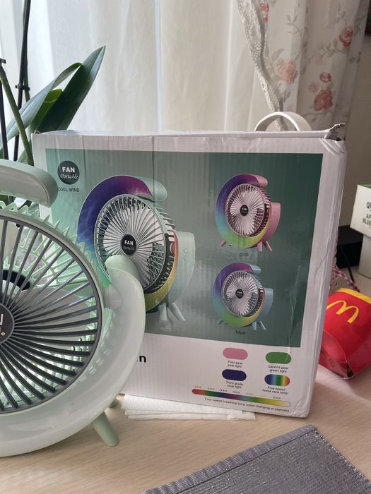 Настільна лампа, тришвидкісний вентилятор з обертанням на 180°