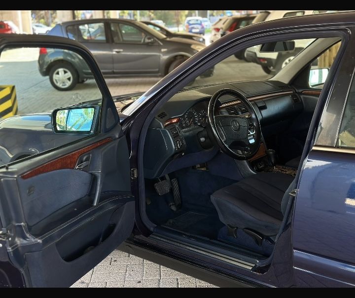 Mercedes-Benz E220 CDI