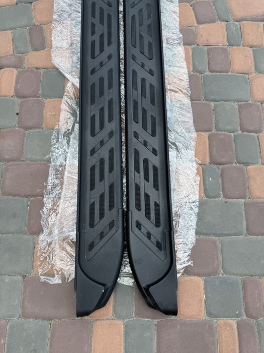 Накладки CAN на бокові пороги для Land Rover Discovery 4