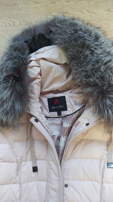 Пухова куртка жіноча