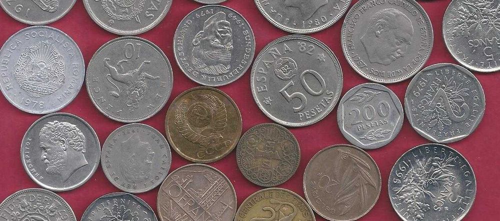 Lote de 40 Moedas  Diversas muito  Interessante
