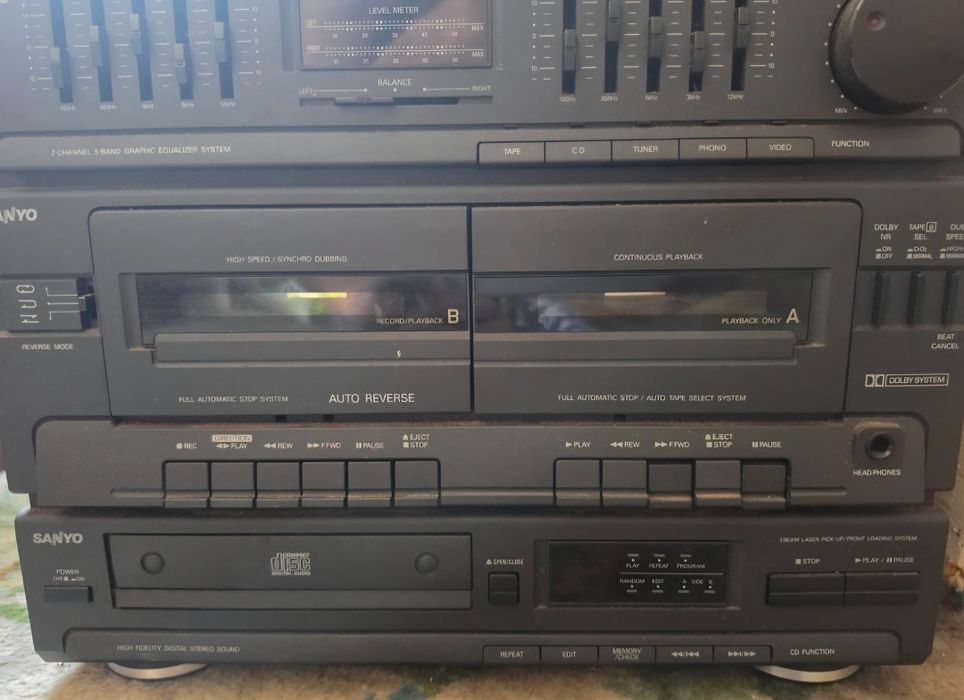 Aparelhagem Hi-Fi Sanyo + 1 coluna