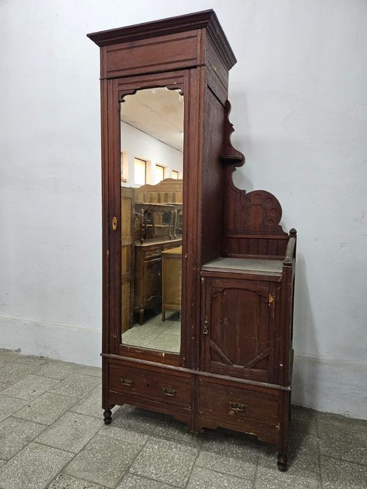 Stara stylowa szafa do przedpokoju holu