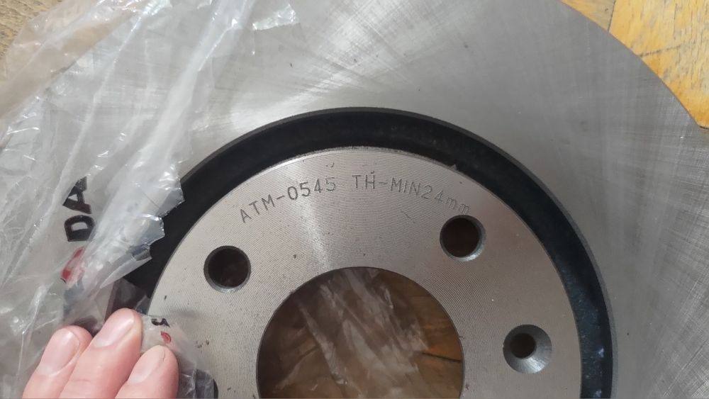 Tarcze hamulcowe przód