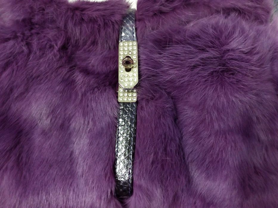 Pochete e estola de pelo verdadeiro tingido