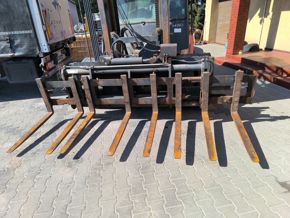 Paletyzer pozycjoner na 4 palety, 8 wideł z wózka linde h60 hydraulika