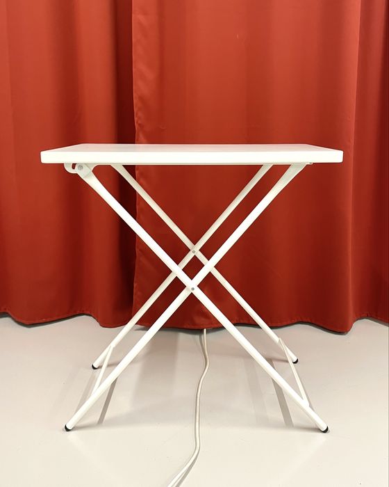 Mesa metálica rebatível