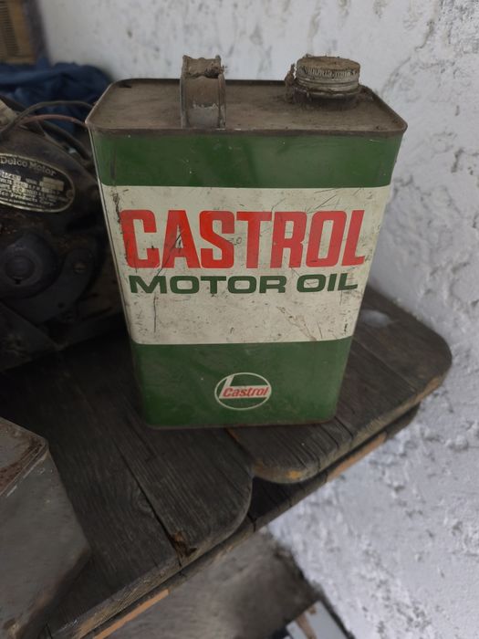 Lata de óleo Castrol