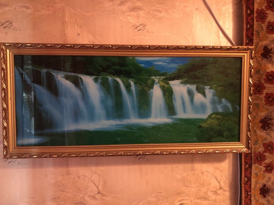 Продам новую настенную картину водопад в раме, светится и шум воды.
