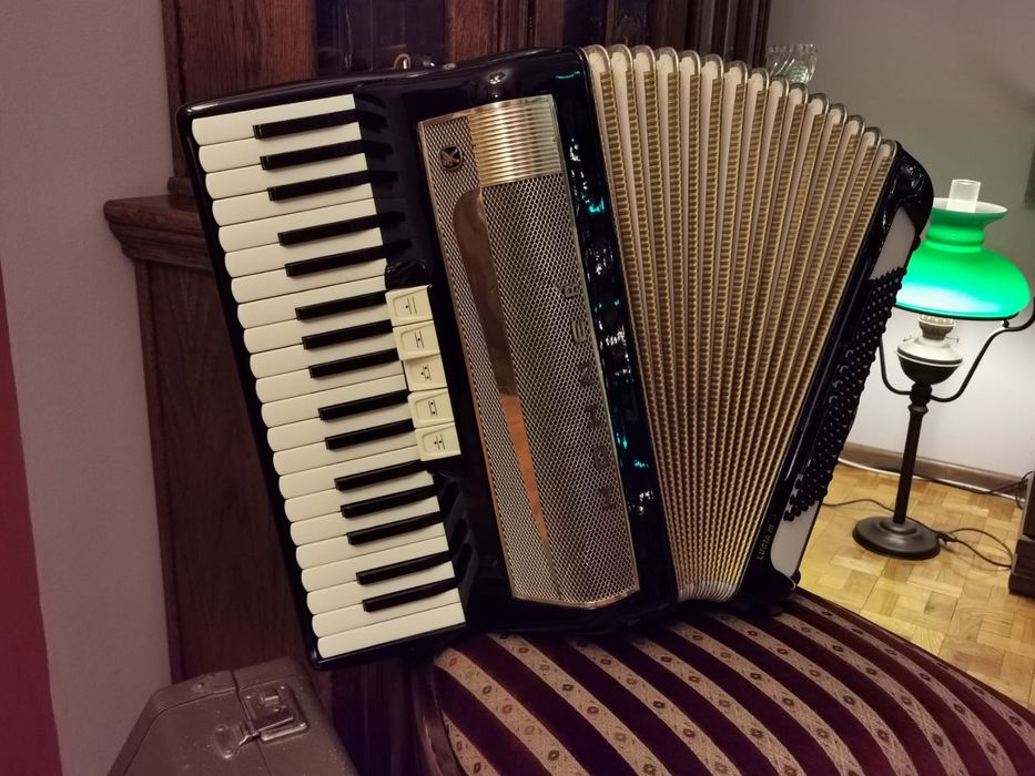 Akordeon Hohner Lucia III z futerałem
