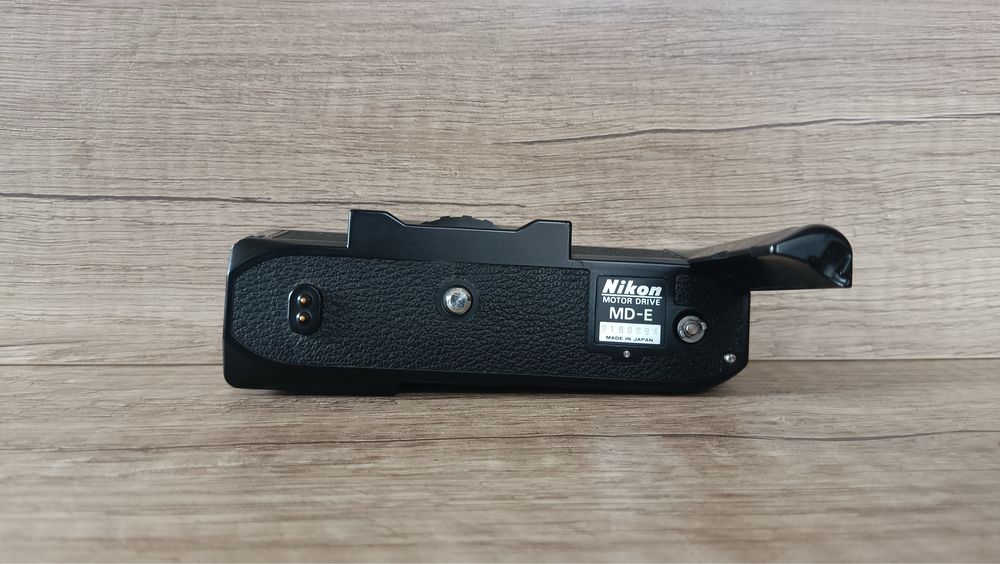 Nikon  MD-E  Моторний привід для плівкових камер Nikon EM, FG, FG-20