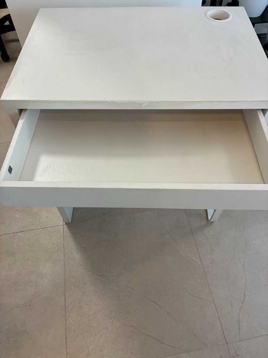 Biurko IKEA MICKE białe z szufladą