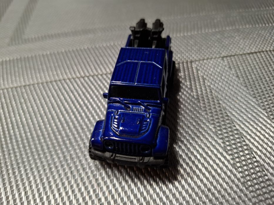 Hot wheels model samochodu skala 1:64