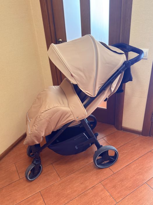 Прогулянкова коляска Carrello Bravo