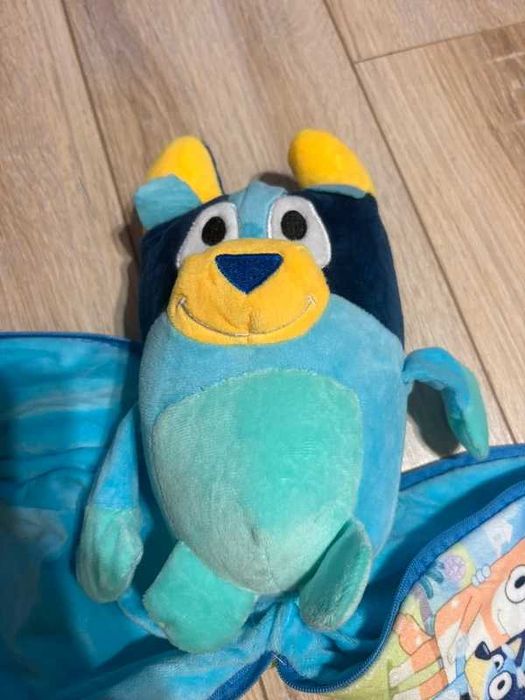 Maskotka Bluey w domku