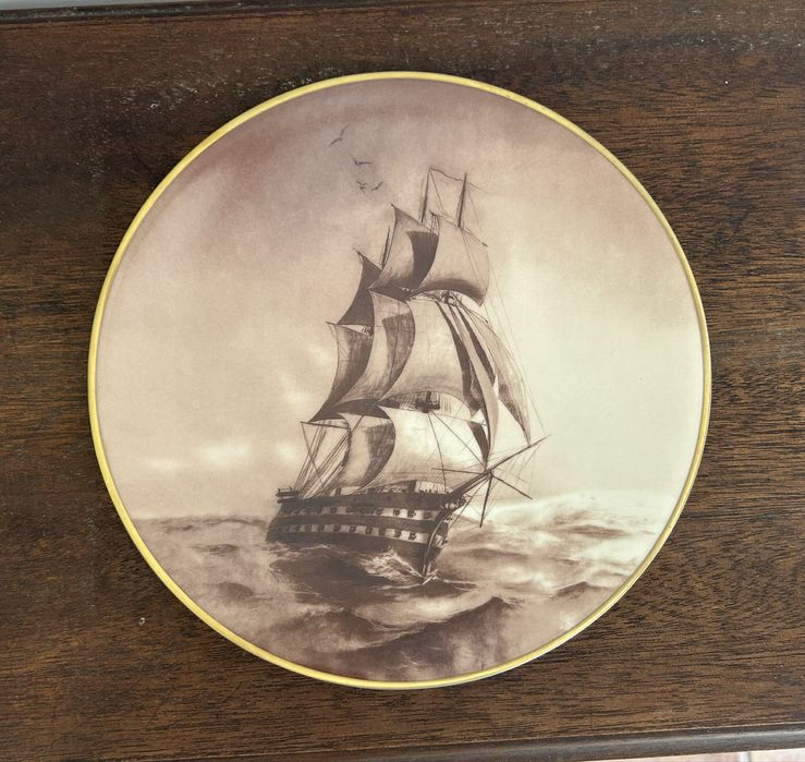 Prato decorativo em porcelana, edição limitada Colecções Philae. Réplica de quadro de D Carlos