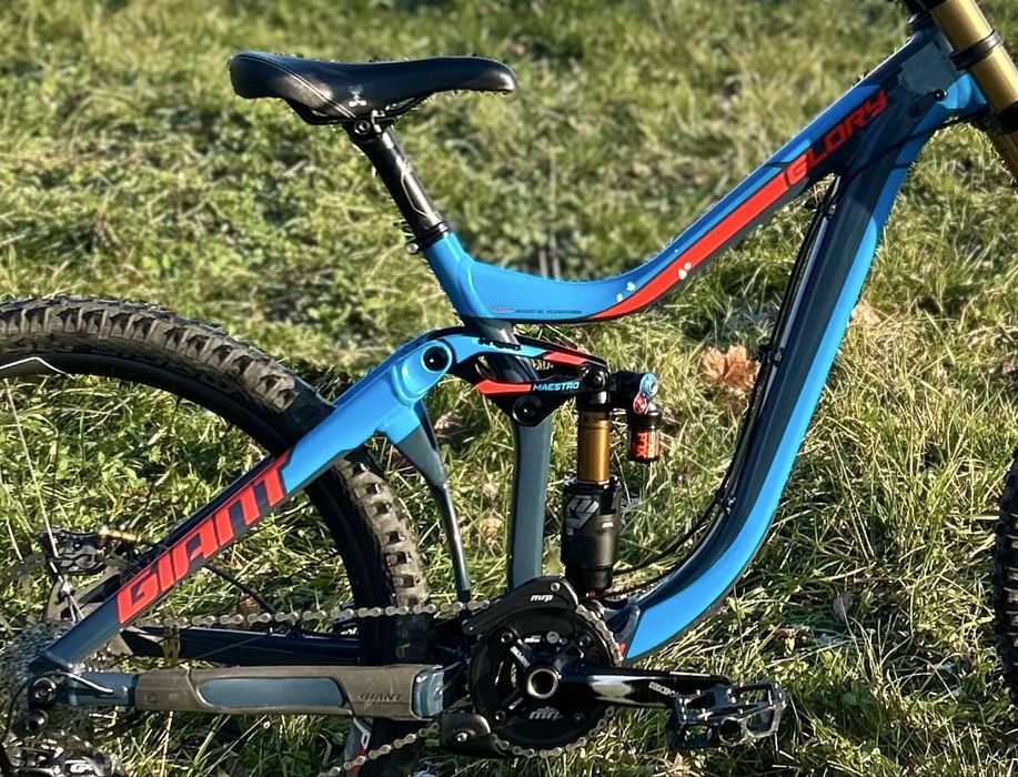 Rama / Frameset Giant Glory M downhill freeride Fox Float X2 Kashima