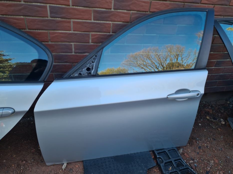 Przednie lewe drzwi BMW e90 sedan E91 kombi srebrne 353