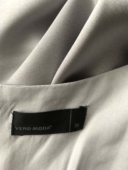Srebrna satynowa sukienka r 38 M