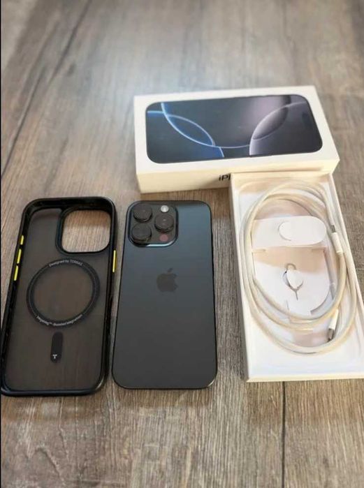 iPhone 16 Pro 128GB Black Titanium + Case