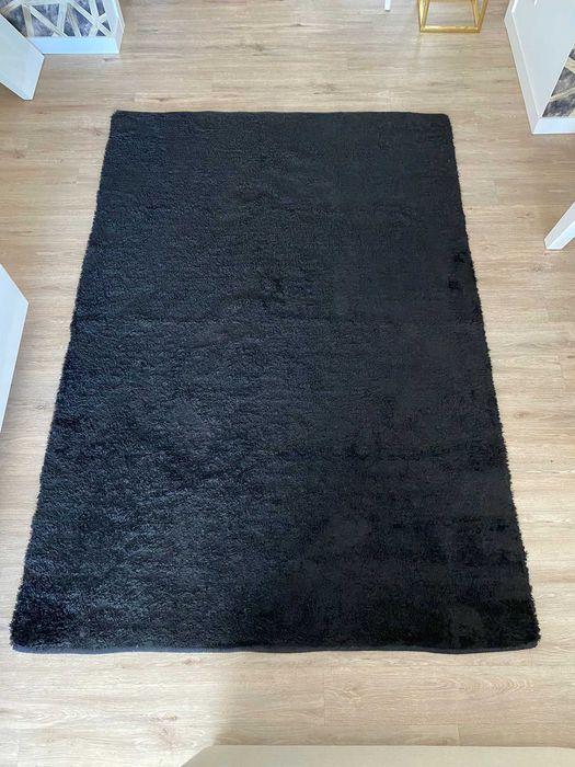 Tapete preto de pelo curto