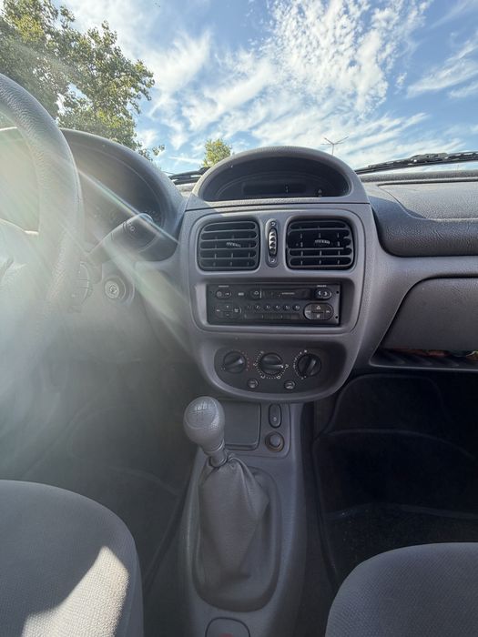 Renault Clio — fotografia 7