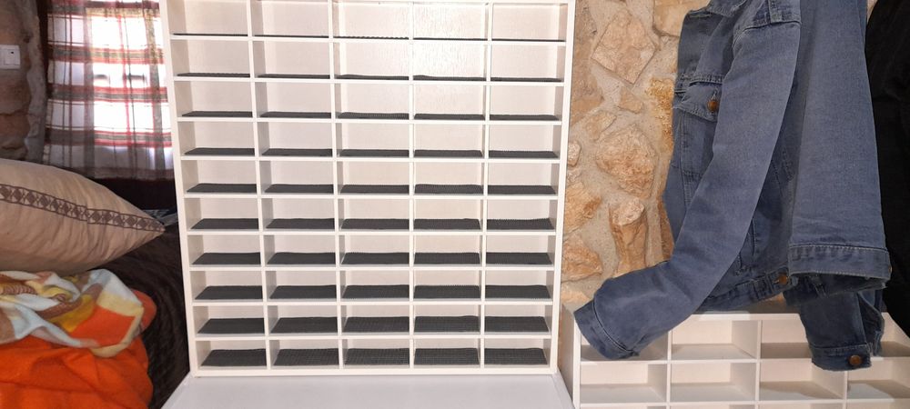 Expositor de madeira para carrinhos