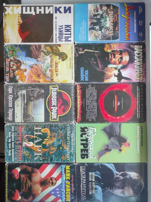 Продам видеокассеты с фильмами и мультфильмами.