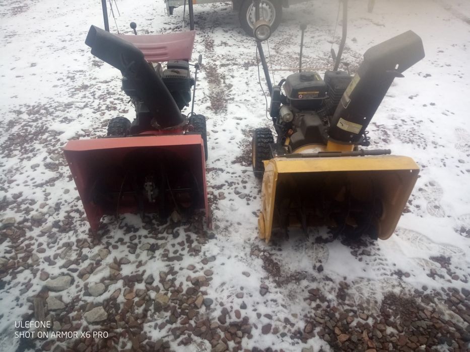 Dwie odśnieżarki do śniegu