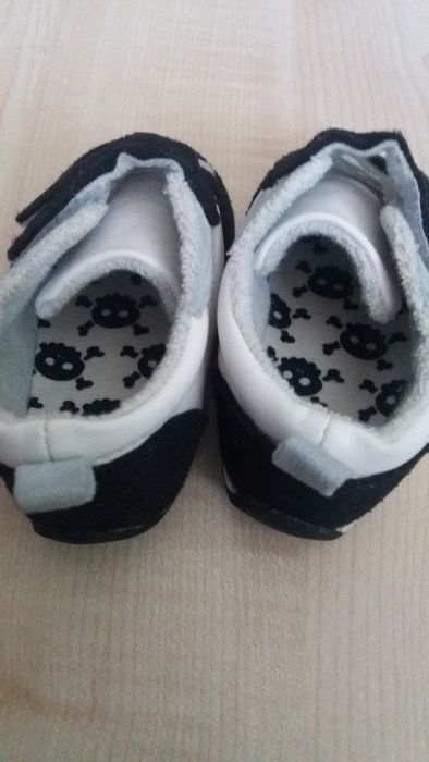 Niechodki-adidasy rozmiar 18-19