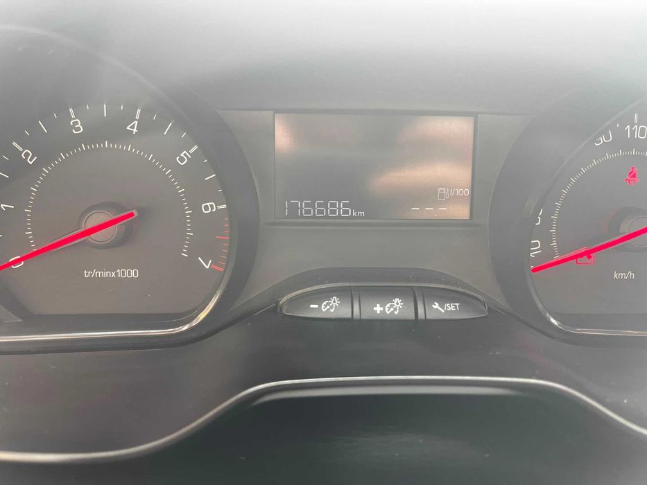 Peugeot 208 1.2 82cv 2013 Gasolina