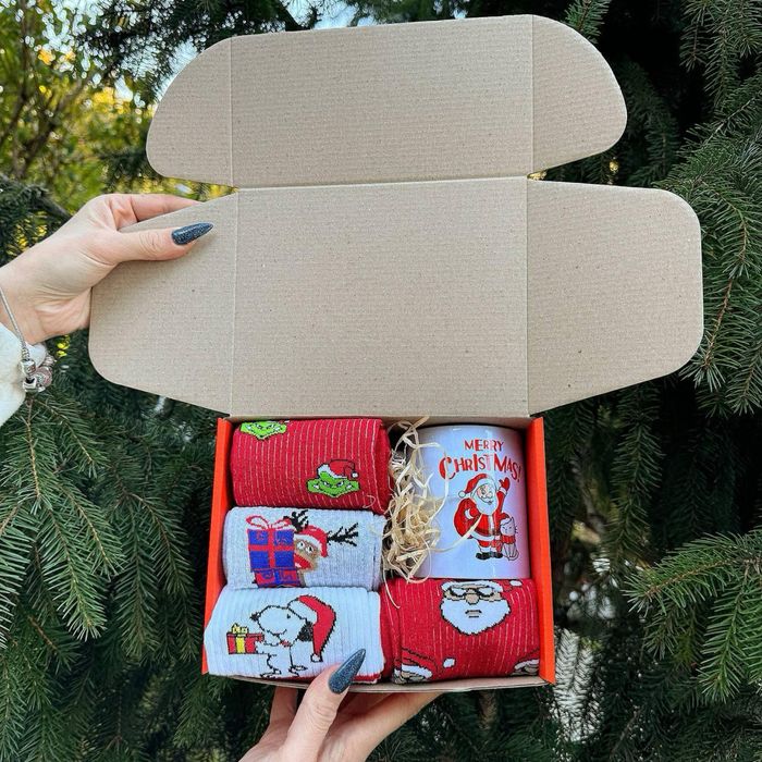 Подарок девушке на новый год.Подарунковий набір дівчині.Носки и кружка