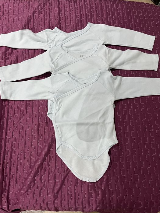 Pack 3 bodies bebe tamanho 9-12 meses marca zippy