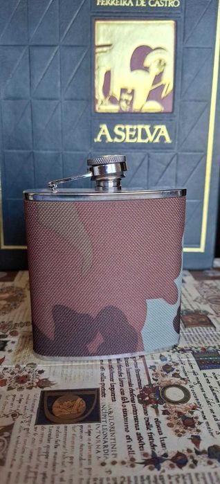 Garrafa de bolso com tecido de camuflagem