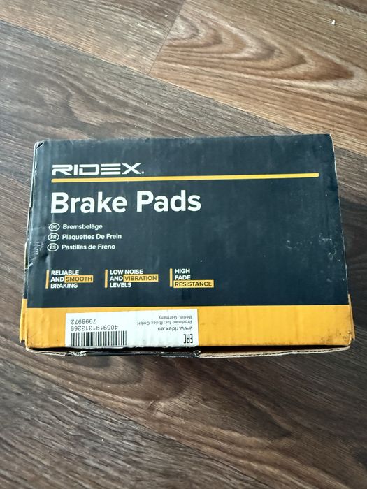 Продам тормозные колодки мазда 3