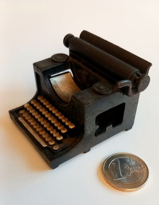4 Miniaturas /Afias em metal