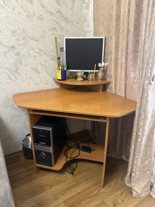 Компʼютерний стіл, крісло, компʼютер б/у, окремо