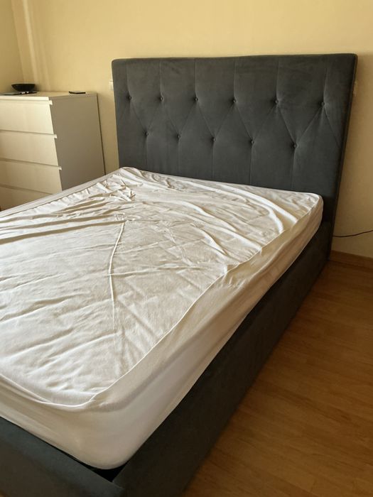 Cama de Casal Estofada 150x195 com Estrado – Cinzenta