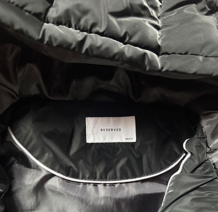 Reserved pikowana kurtka puffer połyskująca 146 bdb+