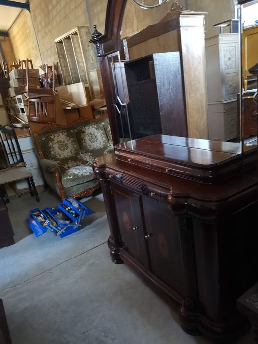 Sapateira móvel de entrada e grande espelho!
Com boa arrumação e uma o