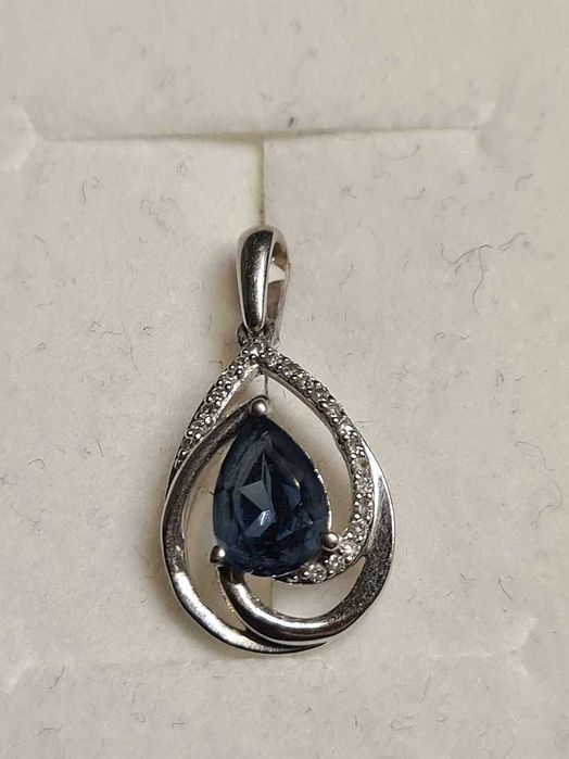 Zawieszka z diamentami i topazem