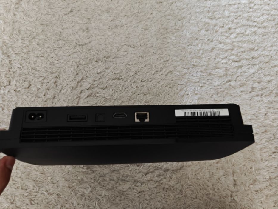 Продам оригінальну приставку Playstation 3Slim об'ємом пам'яті 120 Гб
