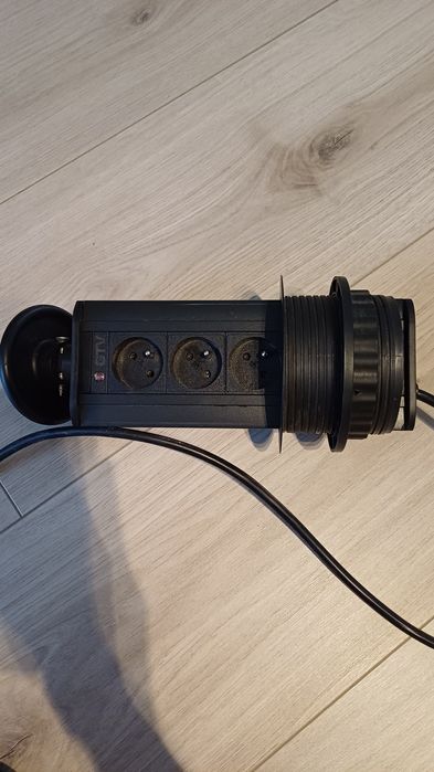 Przedłużacz podblatowy na trzy gniazda