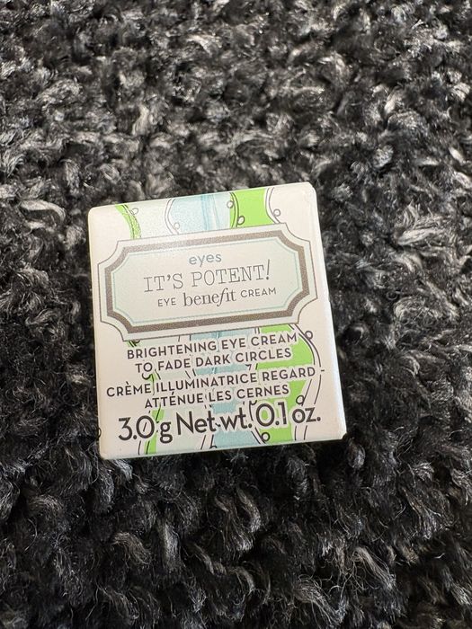 rozświetlający krem pod oczy Benefit Cosmetics