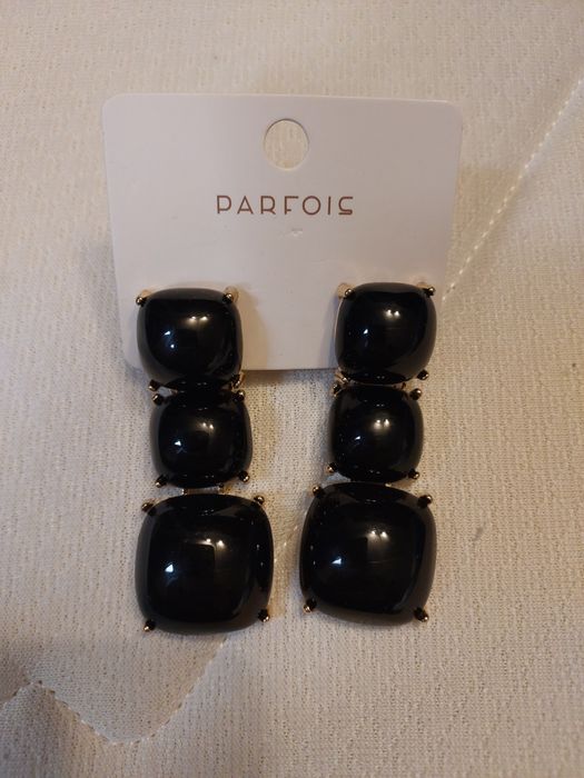 brincos pretos três partes