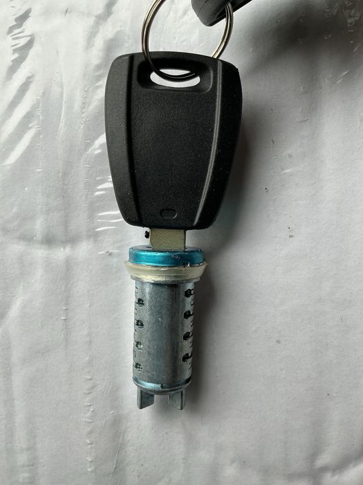 Личинки сердцевина ключ замка двери fiat Doblo 500Punto PandaВантажіво