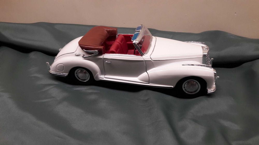 Model samochodu 1:18 Mercedes-Benz 300 S (1955) Maisto